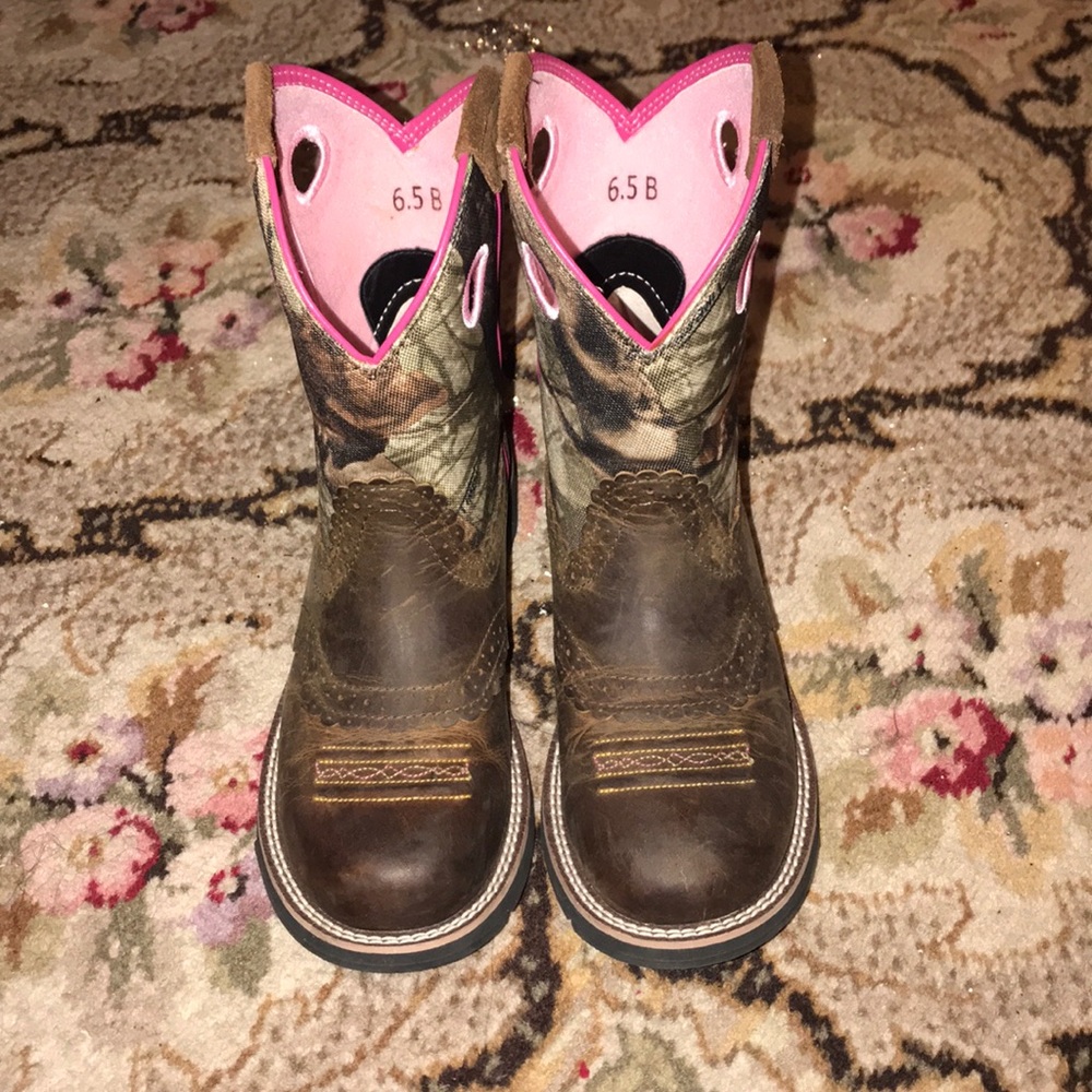 Never worn ariat boots